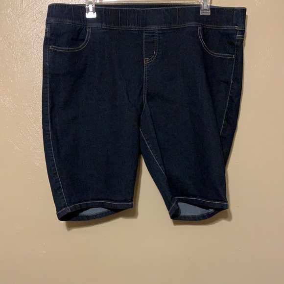 torrid Pants - Torrid size 3X Lean Jean stretchy pull on shorts pockets